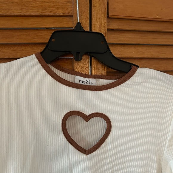 Rue 21 Brown and White Heart Ribbed Tee Sz Small - Picture 2 of 6